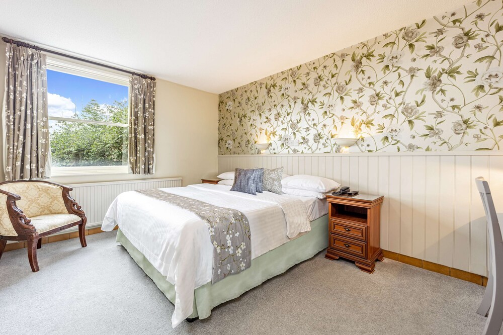 Best Western Limpley Stoke Hotel