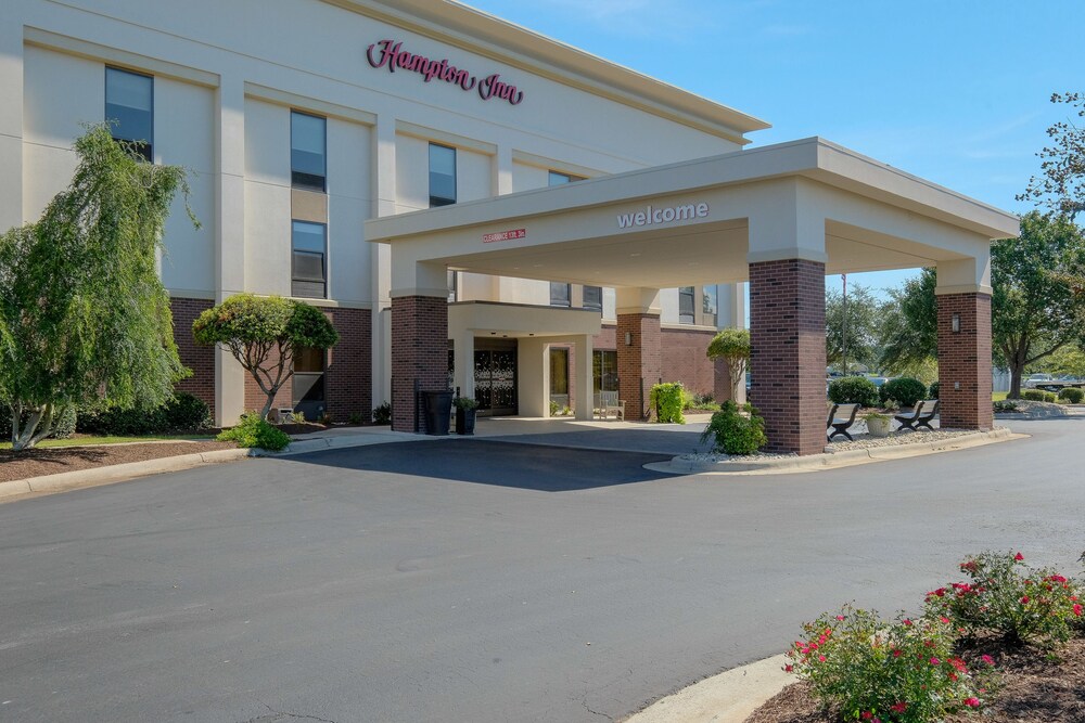 Property entrance, Hampton Inn Edenton