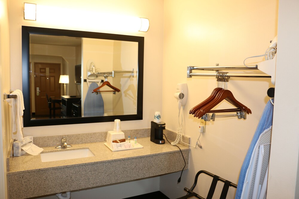 Bathroom amenities, Highland Inn