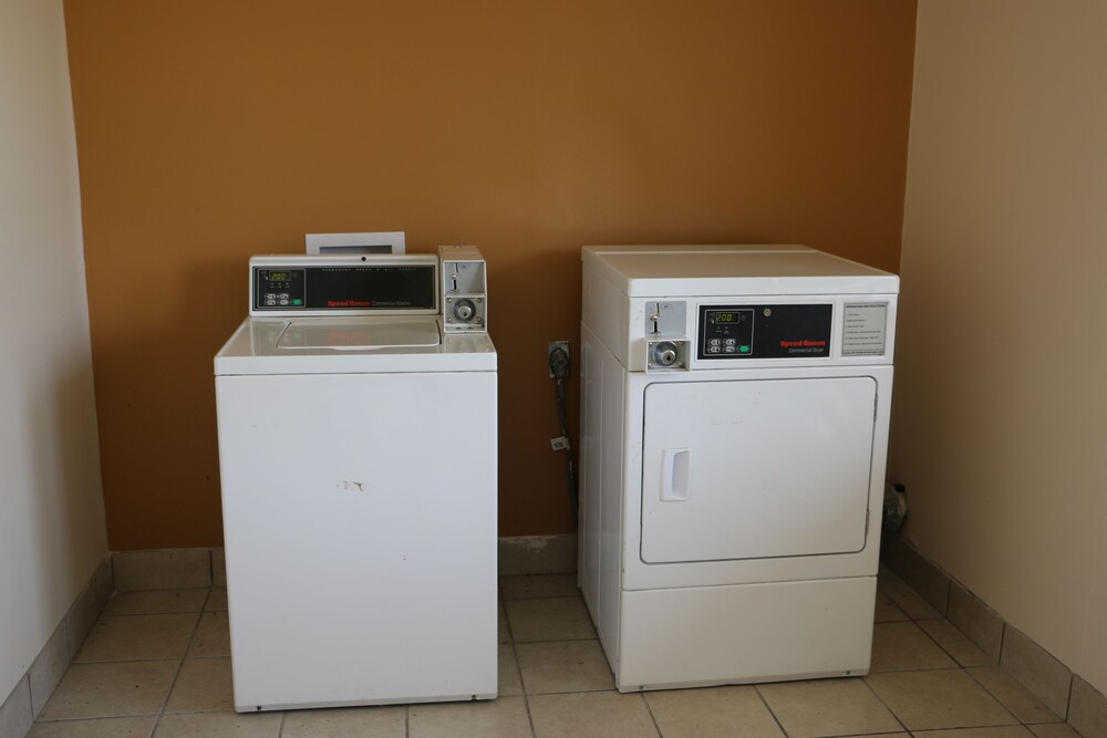 Laundry room, Highland Inn