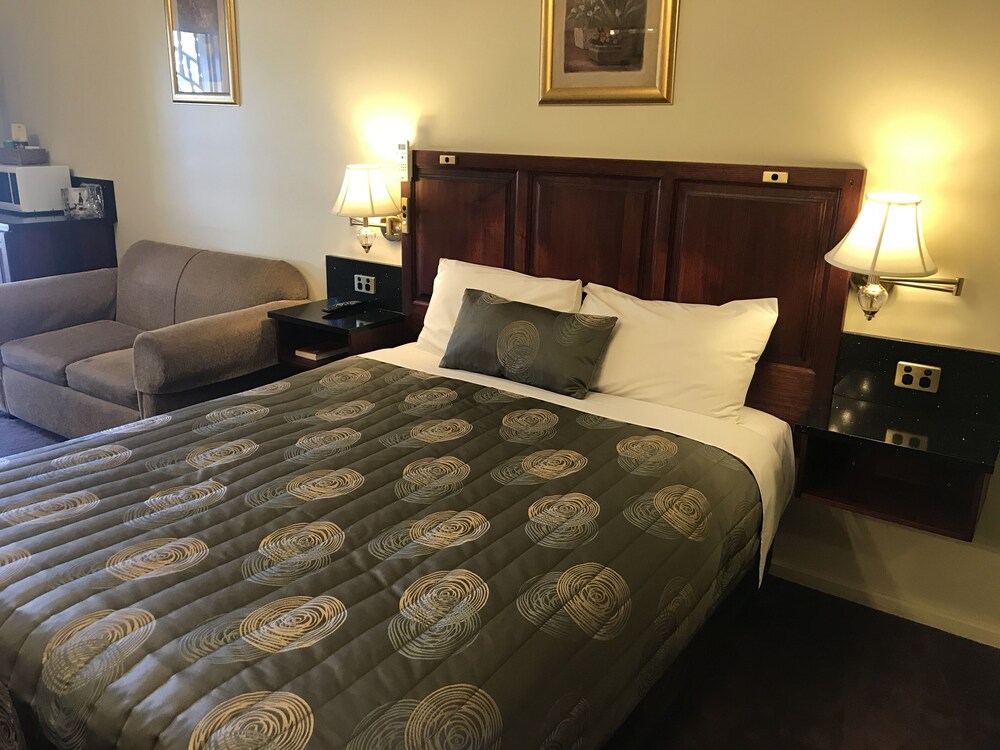 Albury Georgian Motel & Suites
