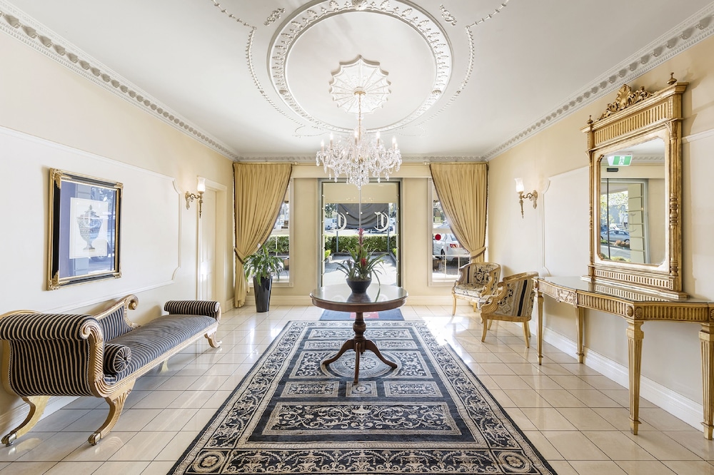 Canterbury International Hotel
