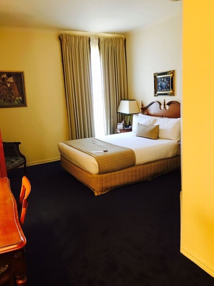 Canterbury International Hotel