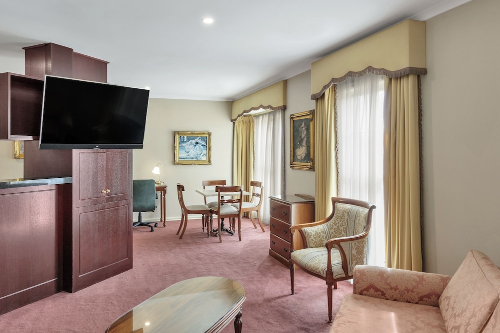 Canterbury International Hotel