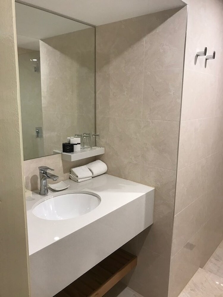 Canterbury International Hotel