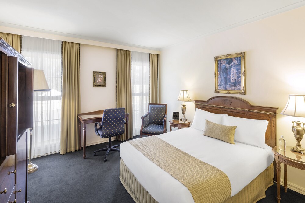 Canterbury International Hotel