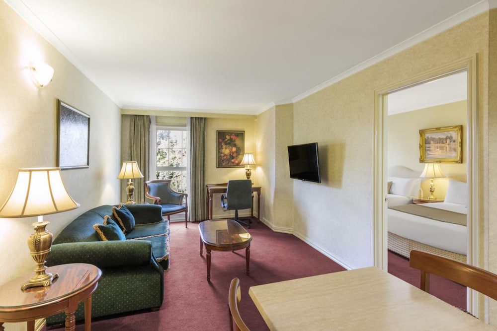 Canterbury International Hotel