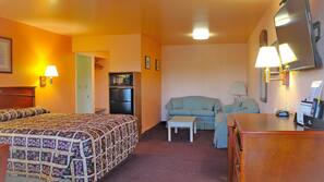 Desk, free WiFi, linens, alarm clocks