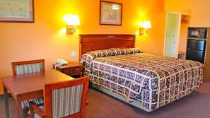 Desk, free WiFi, linens, alarm clocks