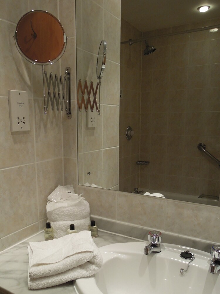 Bathroom, Best Western Plus Bentley Hotel & Spa