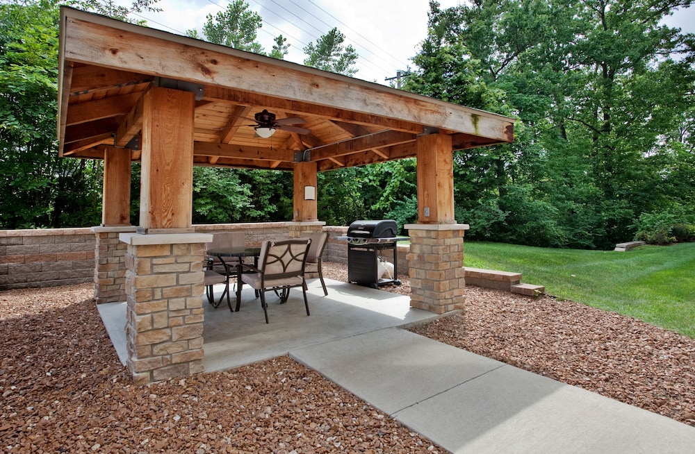 BBQ/picnic area, Staybridge Suites Columbia, an IHG Hotel