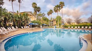 2 outdoor pools