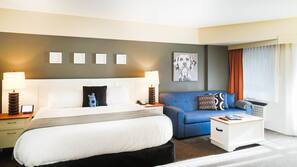 Hypo-allergenic bedding, in-room safe, desk, blackout drapes