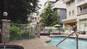 Outdoor pool, pool umbrellas, sun loungers