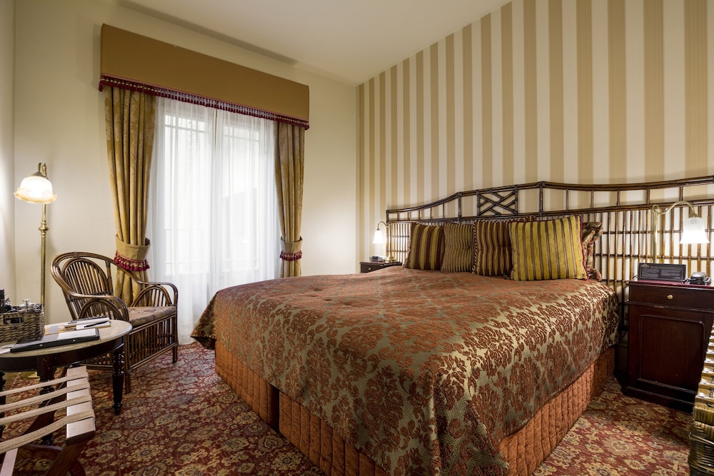 Hadley's Orient Hotel