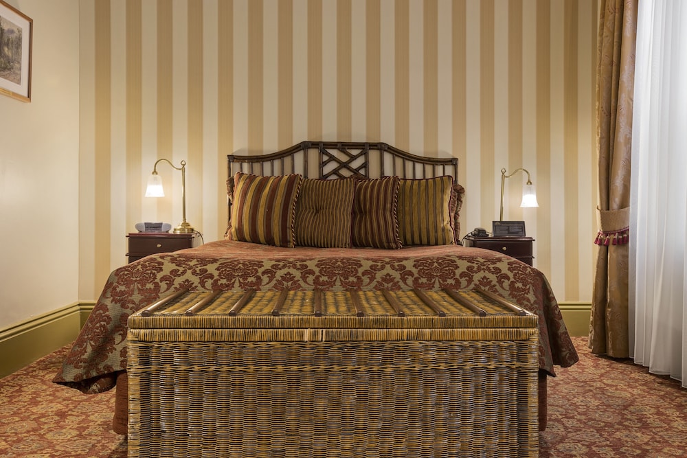 Hadley's Orient Hotel