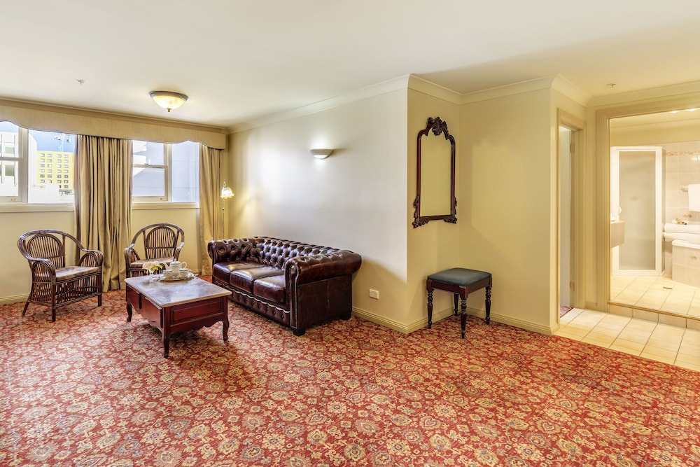 Hadley's Orient Hotel