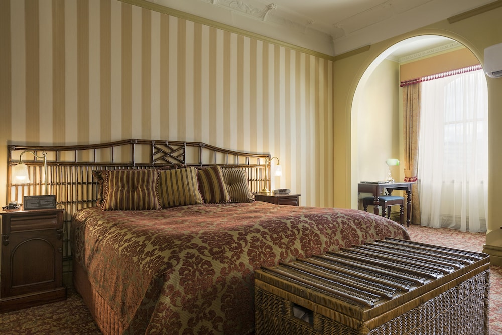 Hadley's Orient Hotel