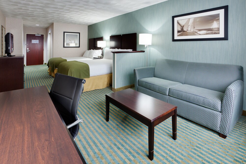 Holiday Inn Express and Suites, an IHG Hotel