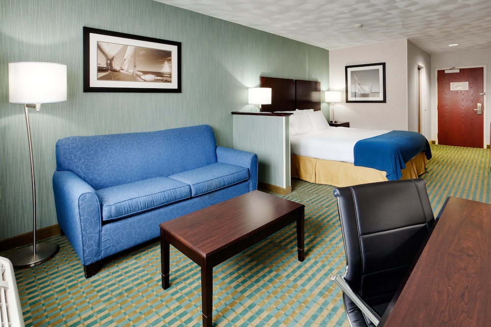 Holiday Inn Express and Suites, an IHG Hotel