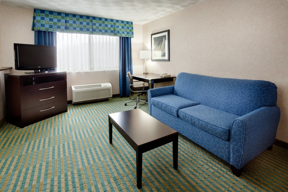 Holiday Inn Express and Suites, an IHG Hotel