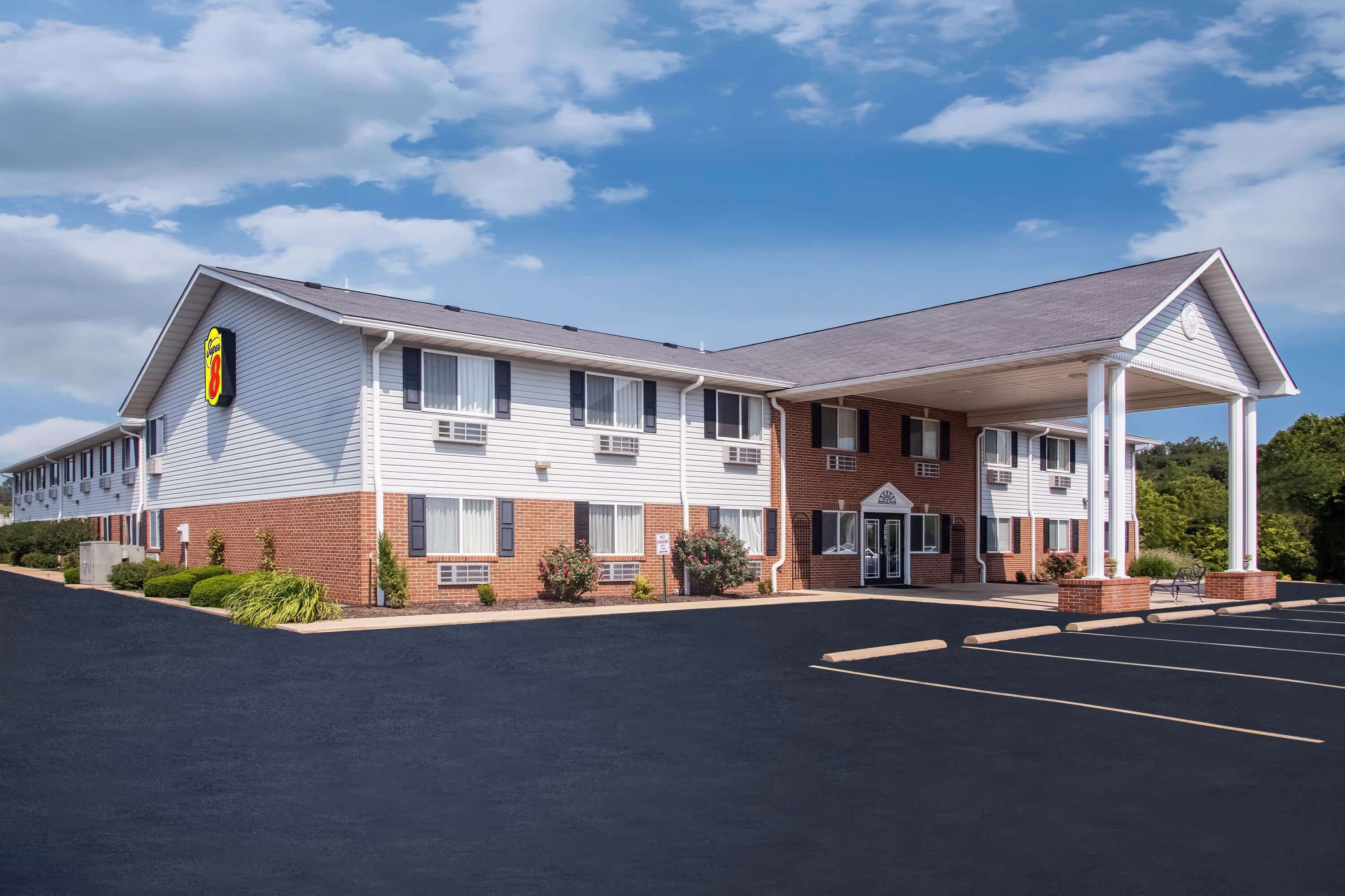 Baymont By Wyndham Sullivan In Sullivan Mo Expedia