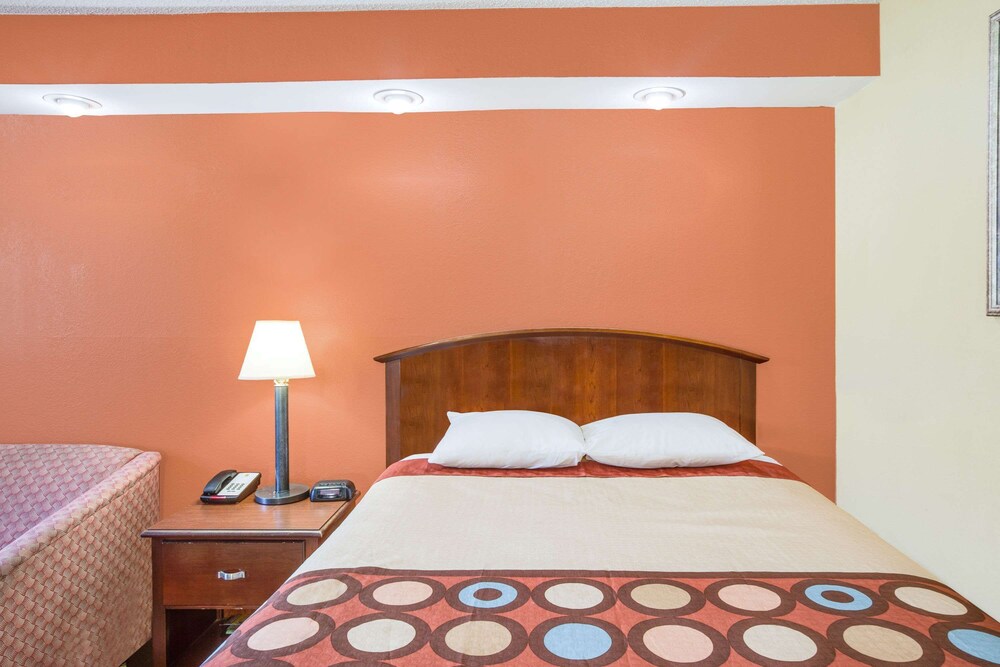 Super 8 by Wyndham Wilmington