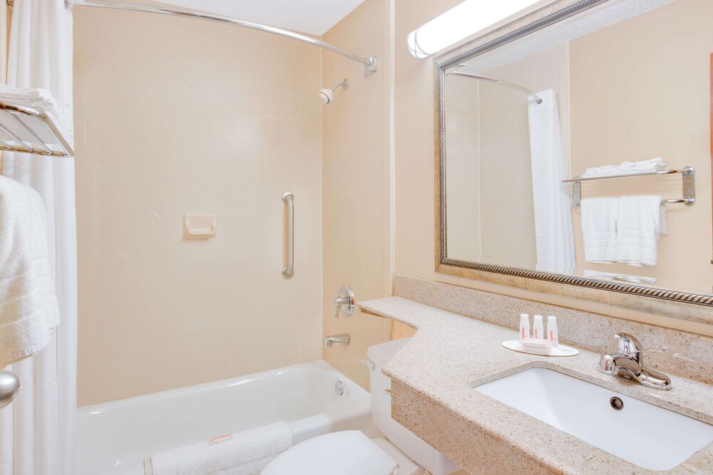 Bathroom, Coastal Inn & Suites - Wilmington, NC