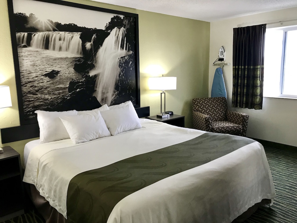 Super 8 by Wyndham Independence Kansas City