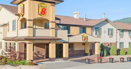Super 8 by Wyndham Salmon Arm