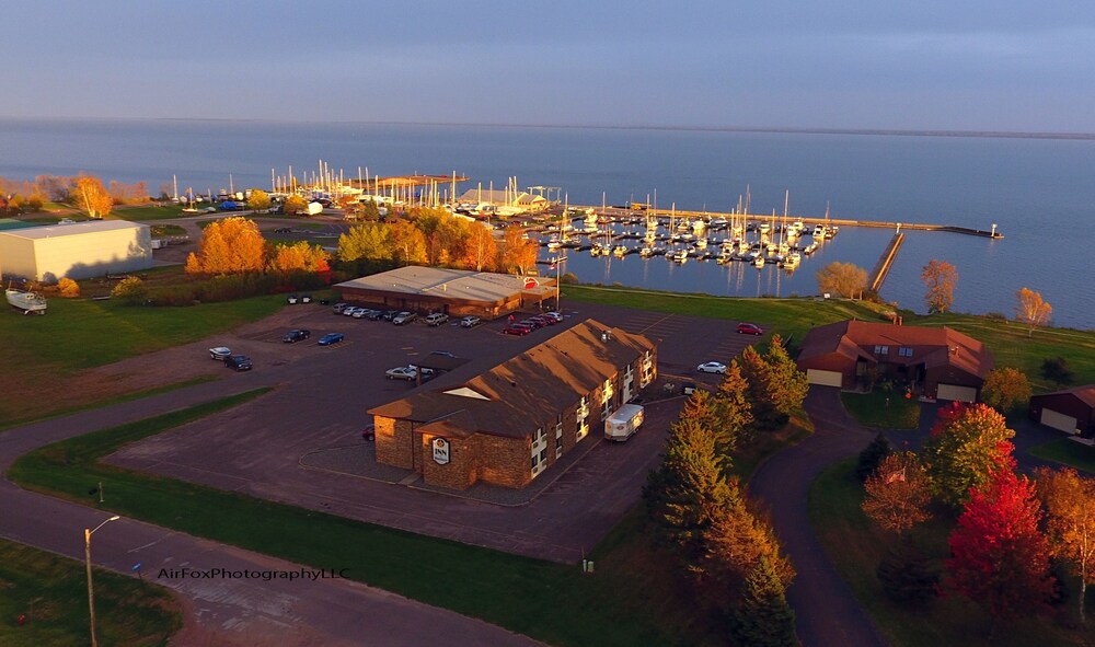 The Washburn Inn On the Lake in Washburn Best Rates & Deals on Orbitz