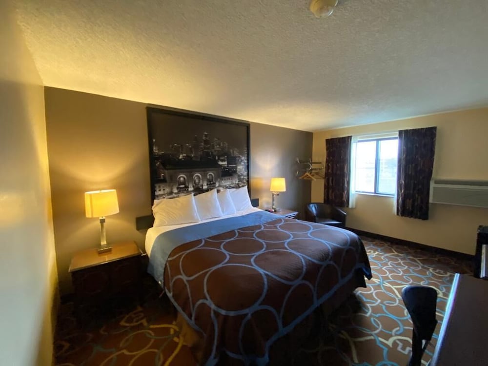 Super 8 by Wyndham Kansas City at Barry Road/Airport