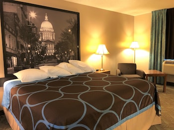 Super 8 By Wyndham Dodgeville Deals Reviews Dodgeville - 