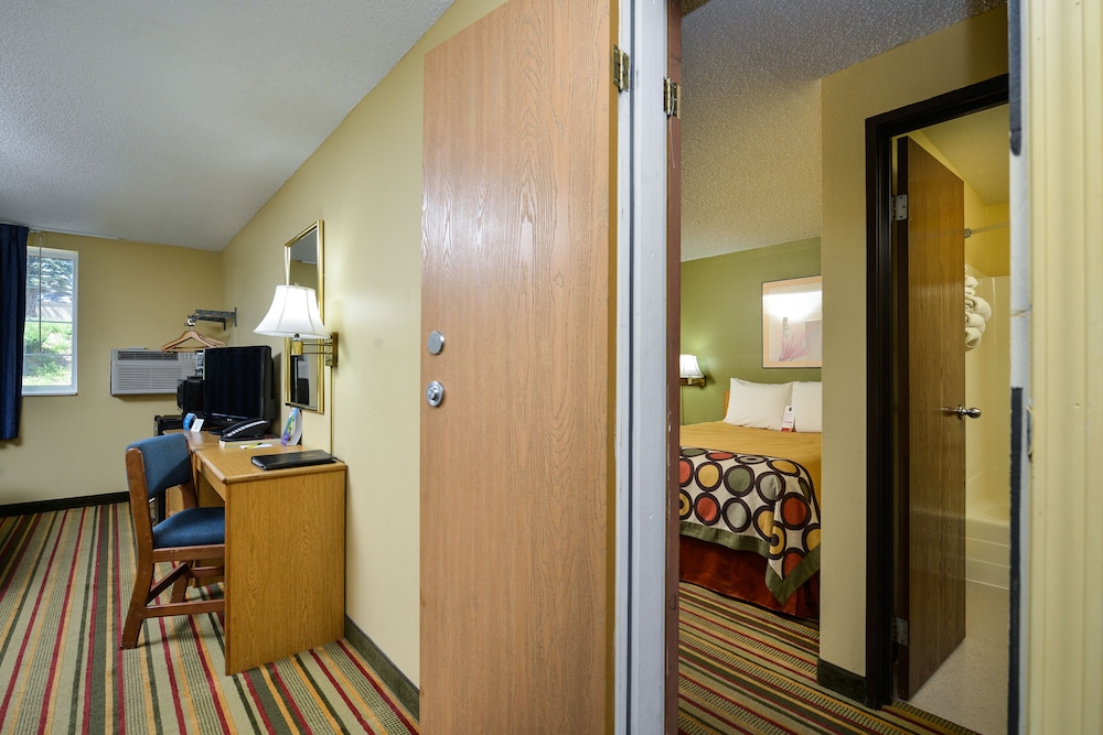 Super 8 by Wyndham Minot Airport