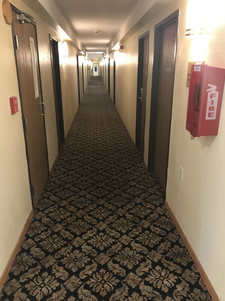 Hallway, Super 8 by Wyndham Bridgeview of Mackinaw City