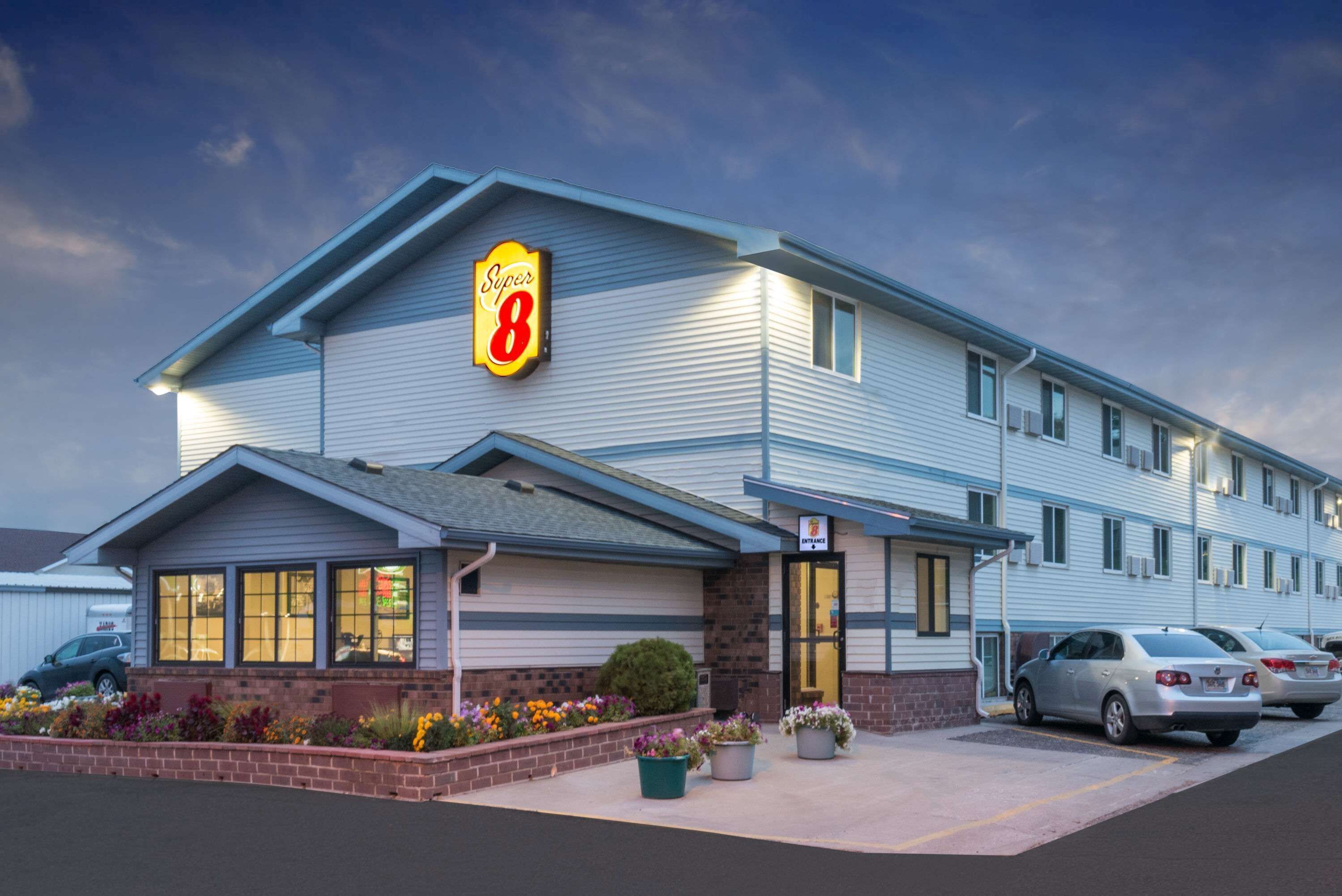 Super 8 by Wyndham Pierre SD in Pierre, United States
