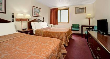 Super 8 by Wyndham Chaska