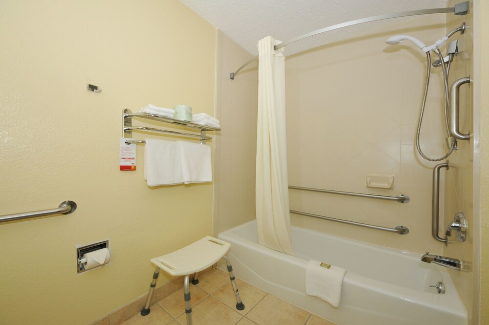 Bathroom, Super 8 by Wyndham Latham/Albany Airport