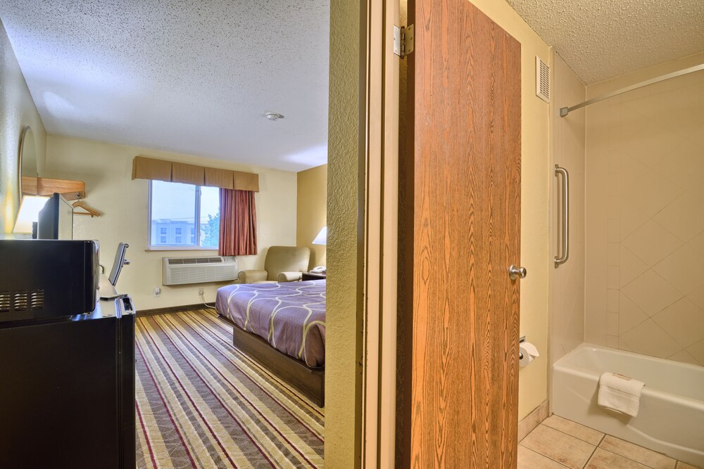 Room, Super 8 by Wyndham Latham/Albany Airport