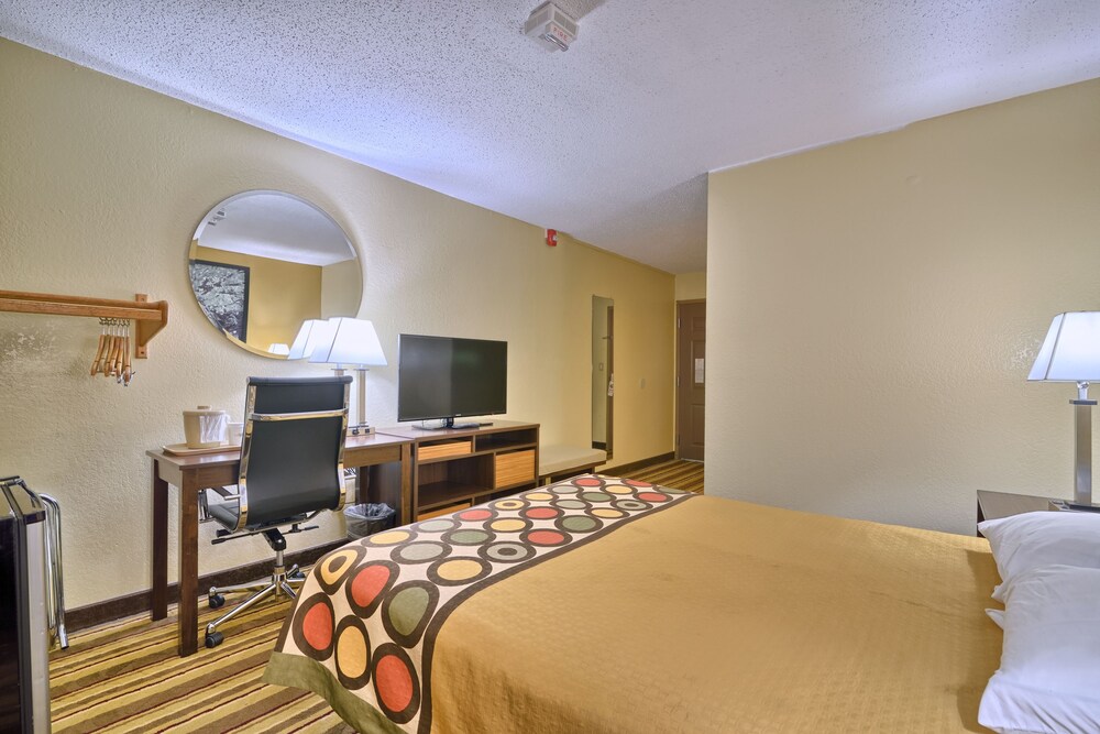 Room, Super 8 by Wyndham Latham/Albany Airport