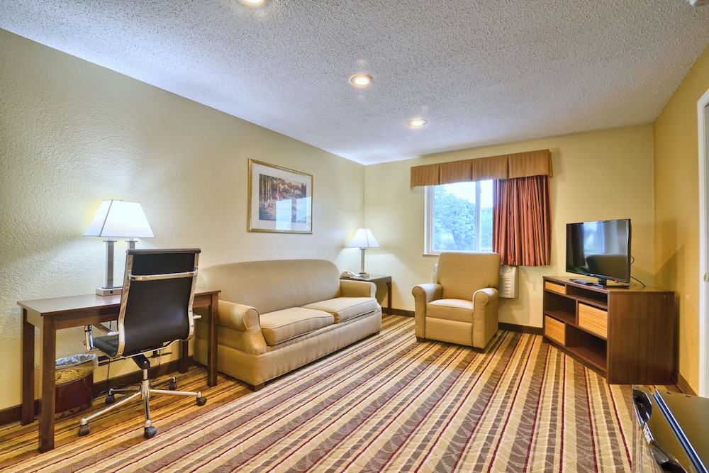 Living area, Super 8 by Wyndham Latham/Albany Airport