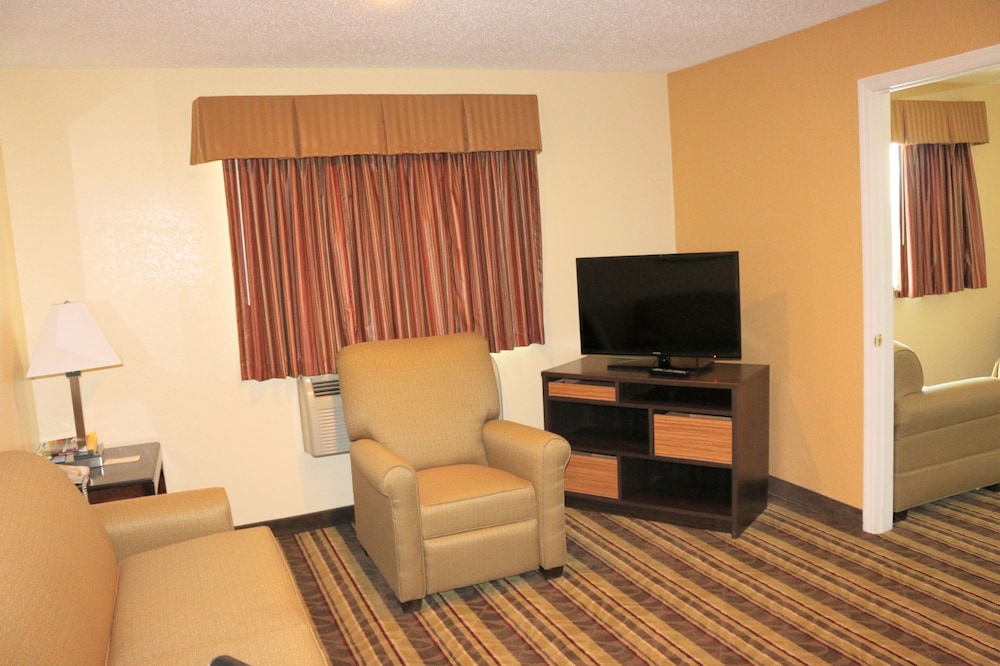 Living area, Super 8 by Wyndham Latham/Albany Airport