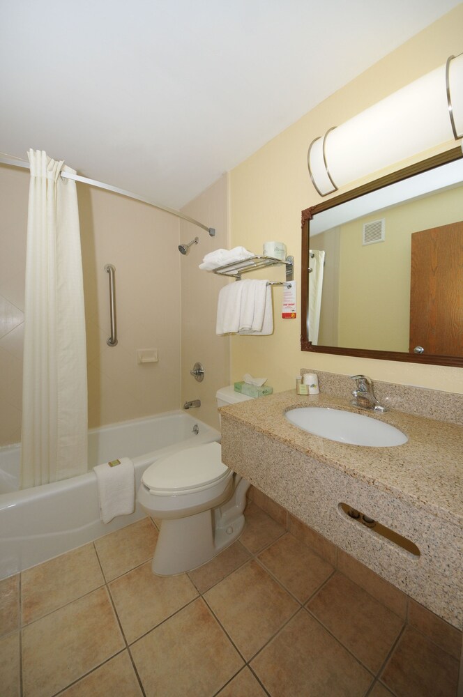 Bathroom, Super 8 by Wyndham Latham/Albany Airport