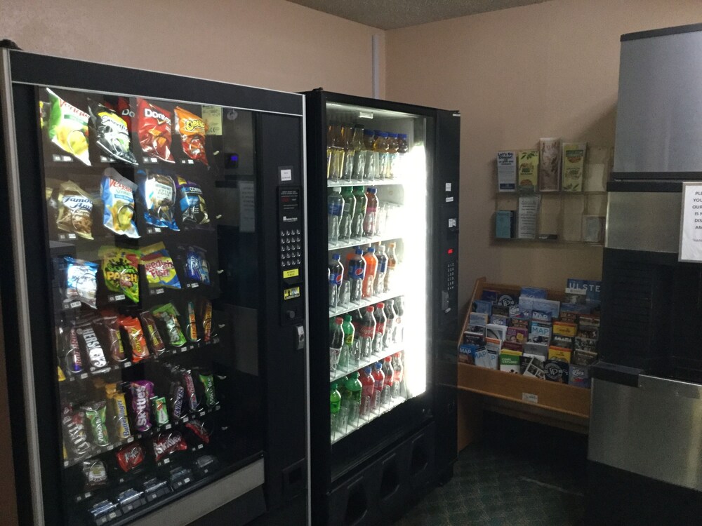 Vending machine, Super 8 by Wyndham Middletown