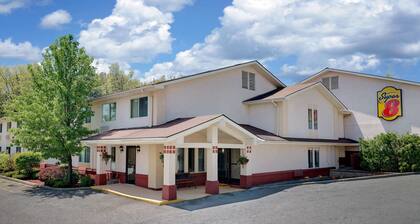 Super 8 by Wyndham Newburgh/West Point Near Stewart Airport