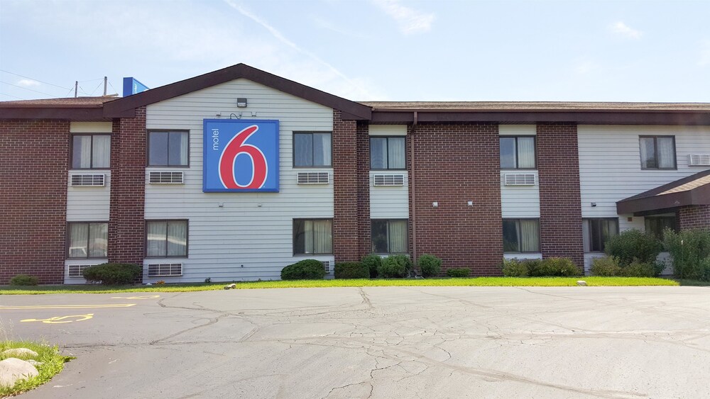 Motel 6 Saukville, WI