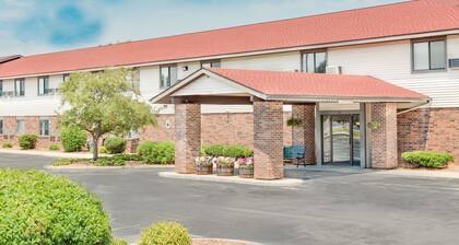 Super 8 by Wyndham Green Bay Near Stadium