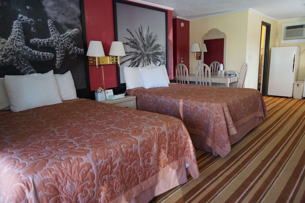 Royal Palace Inn & Suites