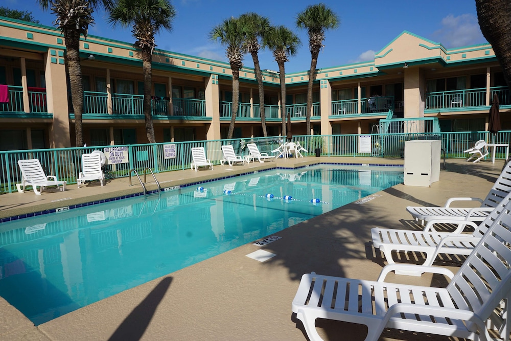 Royal Palace Inn & Suites