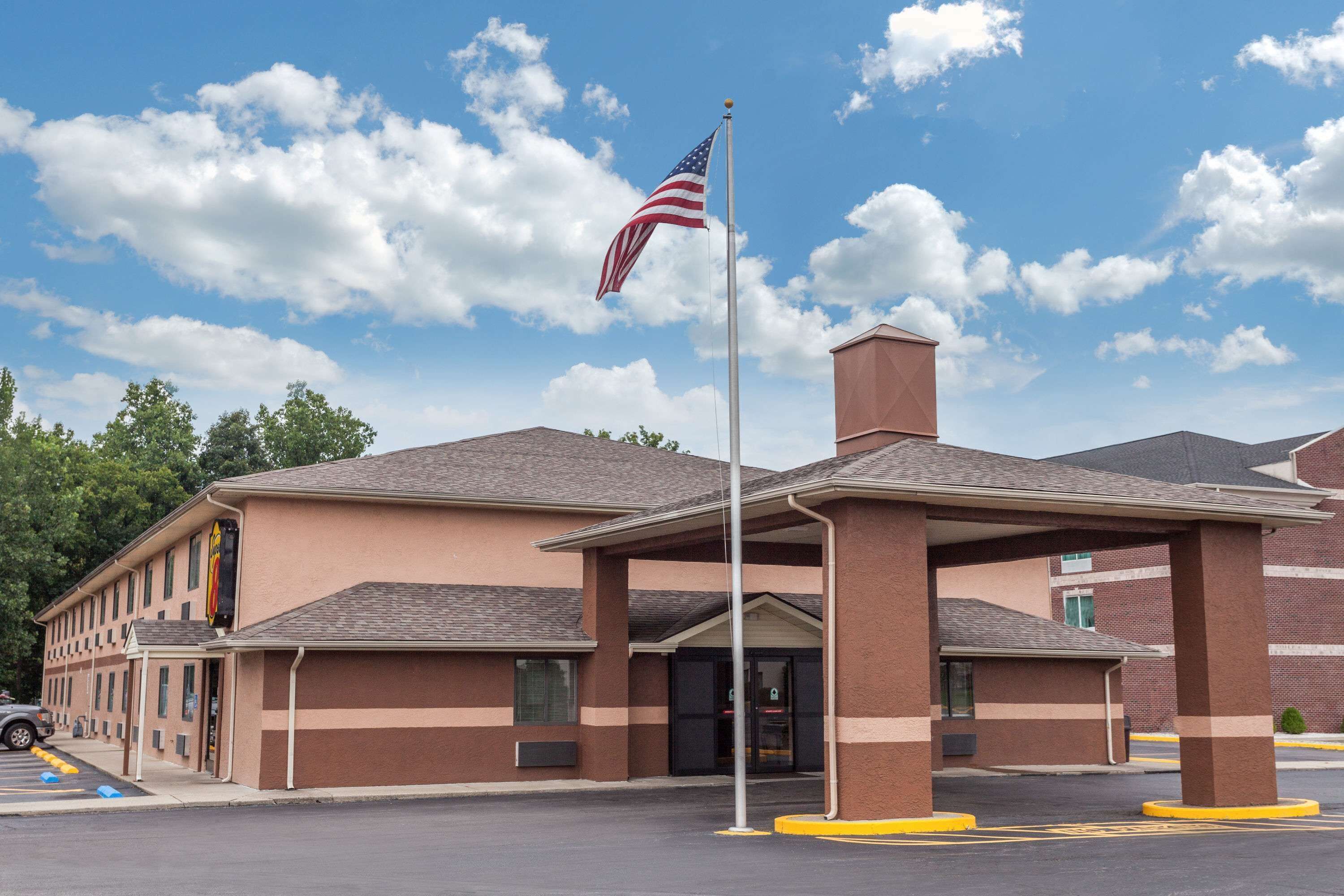 Super 8 by Wyndham Carrollton in Carrollton, United States
